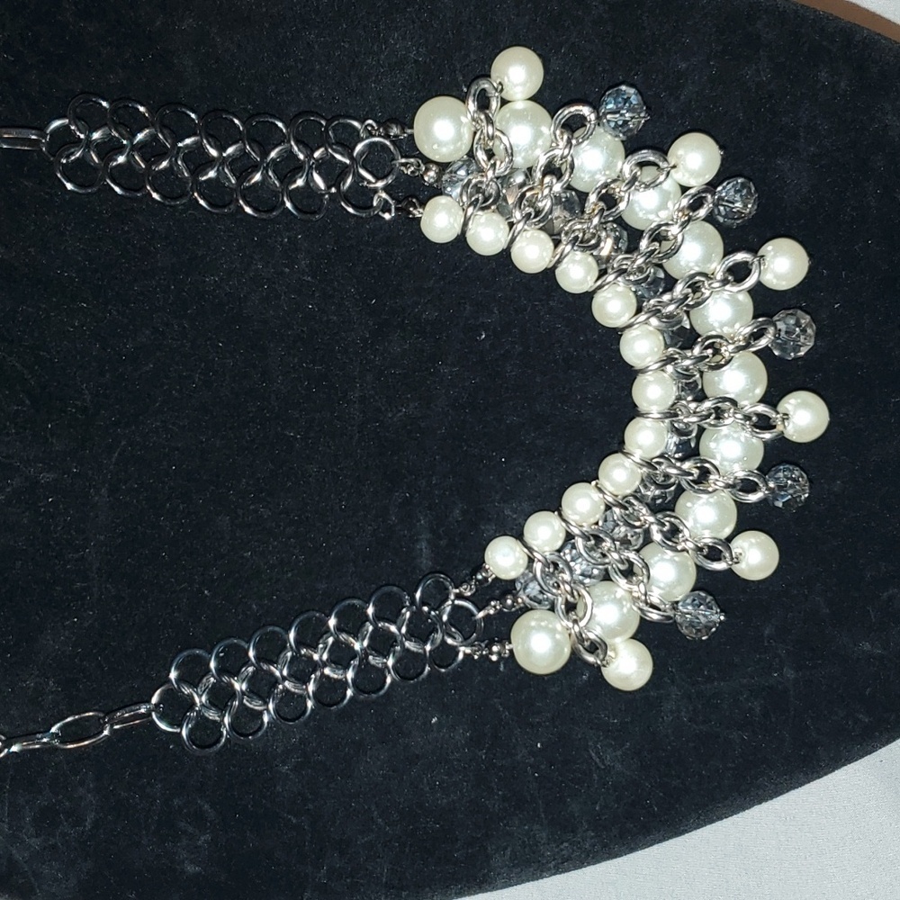 Vera Wang faux pearl and faux crystal 3 layer cluster and drop tier 22" necklace - Picture 5 of 5